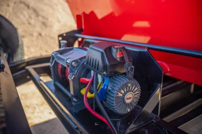 Dura-Haul RRO, RRO-Rolloff Dumpster Trailer Red Winch Detail